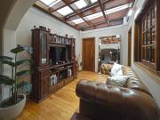 Departamento de 2 dormitorios más comodín y cochera en...