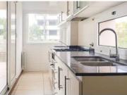 Departamento de 2 dormitorios y cochera Bv. Urquiza al 500