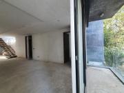 Departamento de 2 niveles en obra blanca sobre la calle...