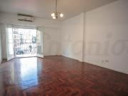 Departamento de 3 ambientes al frente con balcón