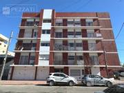 Departamento de 3 ambientes. Al frente. Muy luminoso....