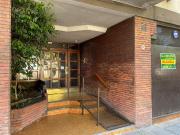 Departamento de 3 ambientes con baño y toilette en...