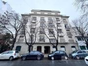 Departamento de 3 ambientes con dependencia de servicio....