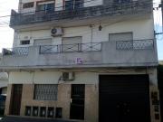 Departamento de 3 ambientes en primer piso al frente con...