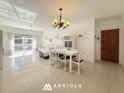 Departamento de 4 ambientes al frente, con balcón saliente