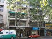 DEPARTAMENTO DE 4 AMBIENTES CON DEPENDENCIA Y COCHERA...