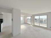 Departamento de 4 dormitorios frente a la plaza Lopez...