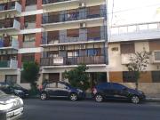 Departamento de dos amb al frente con Patio