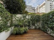 Departamento de dos ambientes con patio en Av Callao