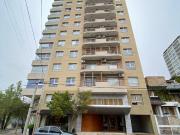 Departamento de dos dormitorios con cochera en alquiler