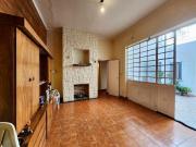 Departamento de pasillo 1 dormitorio y comodín con patio...