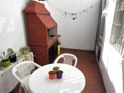 Departamento de pasillo 2 dormitorios con patio....