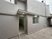 Departamento de pasillo a metros de Av. Pellegrini