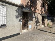 Departamento de pasillo con 2 patios