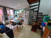 Departamento de pasillo Duplex de 1 dormitorio con patio...