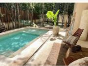 Departamento de planta baja con piscina y jardin...