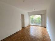 Departamento de tres ambientes con balcón al contrafrente