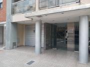 Departamento de tres ambientes con balcón contrafrente,...