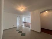 Departamento de tres dormitorios en Quito Tenis Bajo