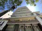 Departamento de tres dormitorios frente a Plaza Pringles