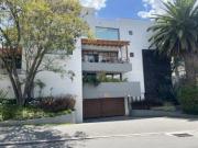 Departamento de venta en Cumbayá. Ideal ubicación, a 4...