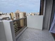 DEPARTAMENTO DOS AMBIENTES A LA CALLE CON BALCON Y...