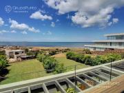 Departamento duplex con jardin frente al mar en Punta...