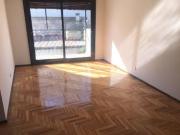 Departamento en 4 ambientes al frente con balcón 80 metros