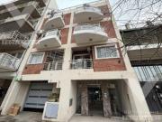 Departamento en alquiler con balcón y cochera cubierta y...