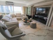 Departamento en Alquiler de 4 ambientes con Cochera,...