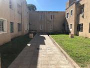 Departamento en complejo cerrado, con cochera y asador