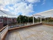 Departamento en duplex con gran terraza en Jardines De...
