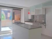 Departamento dos dormitorios con patio terraza con...