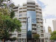 Departamento en Edificio de Categoría – Frente a Plaza...