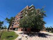 VENTA: Departamento con balcón al frente y parrillero en...