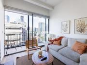 DEPARTAMENTO EN FORMA REFORMA, AMUEBLADO Y CON BALCON