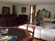 DEPARTAMENTO EN PARQUES DE LA HERRADURA, CON VISTA AL BOSQUE