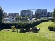 Departamento en PB con jardín y dos suites