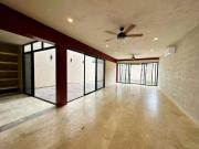 Departamento en PB, con piscina y jardín privados