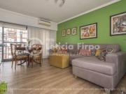 Departamento en piso alto, al frente con balcón corrido