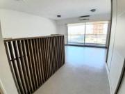 Departamento en piso alto. Loft con división movible