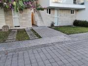 Departamento en planta baja amueblado y con jardin en...