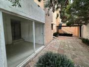 Departamento en planta baja con patio integrado en venta...