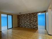 Departamento en primer piso con patio en arriendo