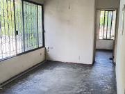 Departamento en quinto piso de tres recamaras por la...