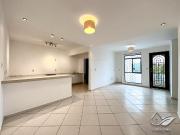 Departamento en RENTA de 2 Rec Planta Alta / Zona Linda...