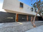 DEPARTAMENTO EN RENTA DE DOS PLANTAS EN ESQUINA EN...