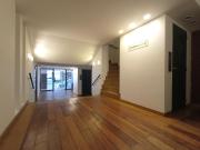 Departamento en venta de 2 ambientes con cochera fija en...