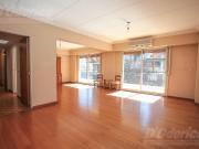 Departamento en Venta de 3 Dormitorios con 2 cocheras y...