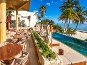 Departamento en venta de 3 habitaciones en Costa Mujeres...